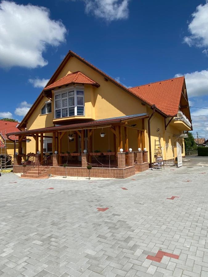 Hotel Betli Panzió Zalaegerszeg Exterior foto